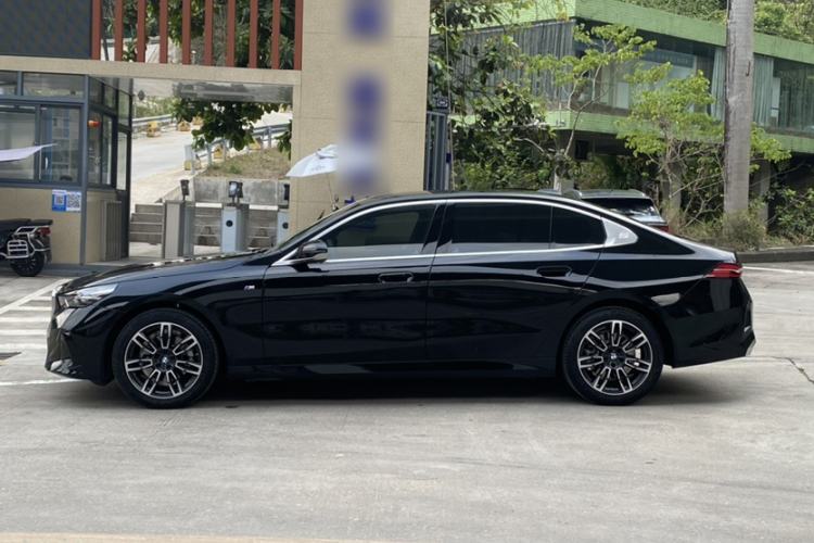 Used BMW 5 Series 2025 525Li M Sport Package Exterior 6