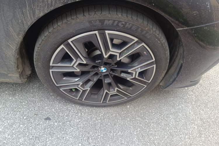 Used BMW 5 Series 2025 530Li Luxury Edition M Sport Package Exterior 7