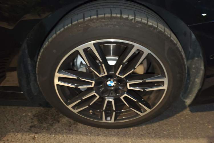 Used BMW 5 Series 2025 530Li Leading Model M Sport Package Exterior 7