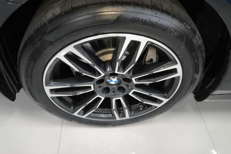 Used BMW 5 Series 2025 530Li Leading Model M Sport Package Exterior 7