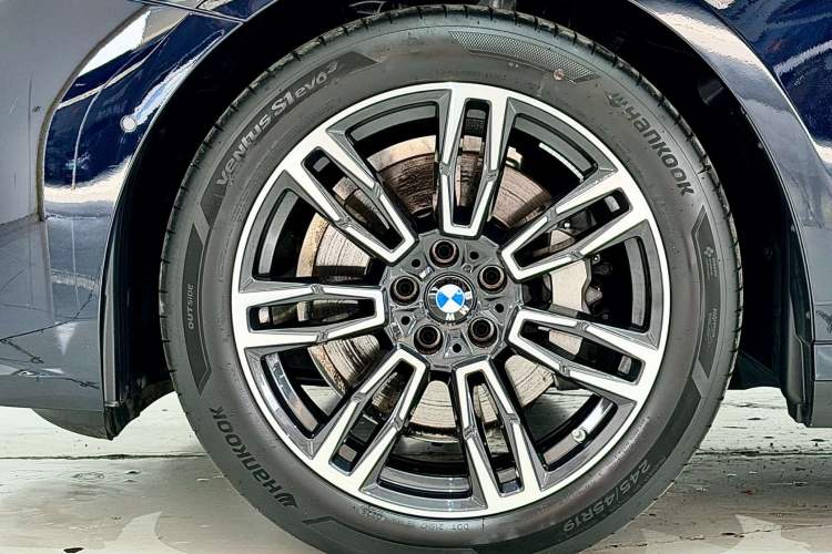 Used BMW 5 Series 2025 530Li Leading Model M Sport Package Exterior 7