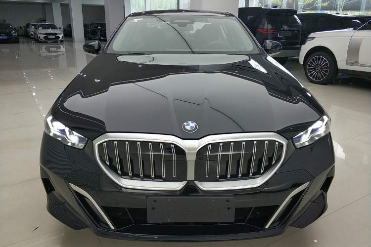 Used BMW 5 Series 2025 530Li Luxury Edition M Sport Package Front