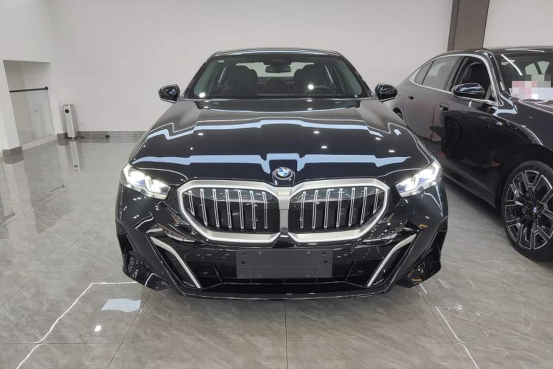 Used BMW 5 Series 2025 530Li Luxury Edition M Sport Package Front