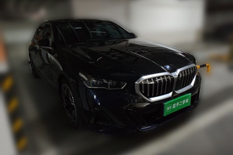 Used BMW 5 Series 2025 530Li Luxury Edition M Sport Package Front Right 45 Deg