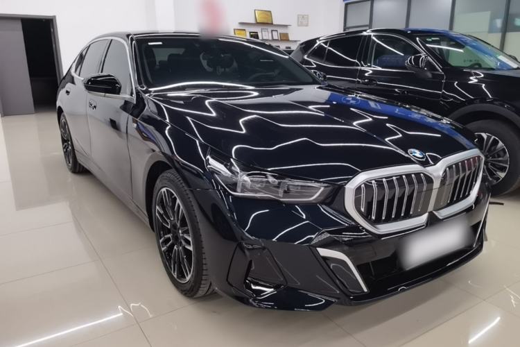 Used BMW 5 Series 2025 530Li Leading Model M Sport Package Front Right 45 Deg