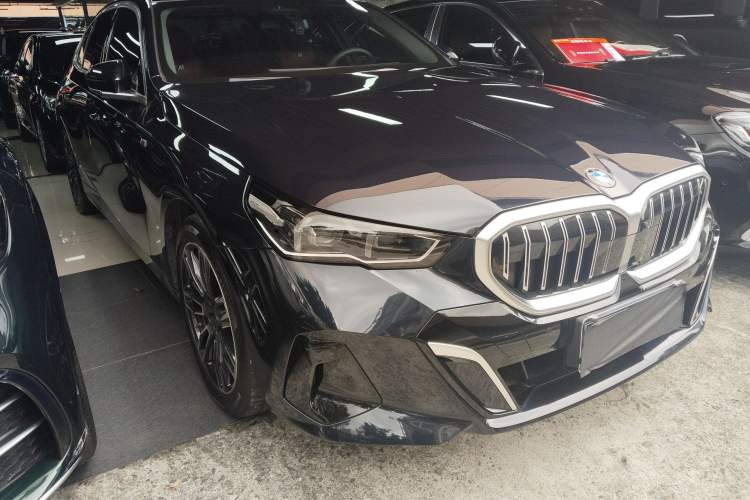Used BMW 5 Series 2025 530Li Leading Model M Sport Package Front Right 45 Deg