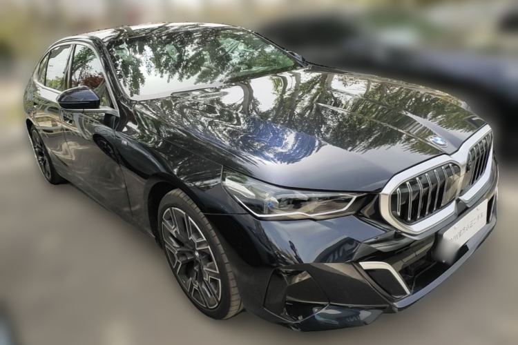 Used BMW 5 Series 2025 530Li Luxury Edition M Sport Package Front Right 45 Deg
