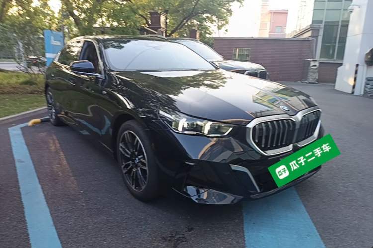 Used BMW 5 Series 2025 525Li M Sport Package Front Right 45 Deg