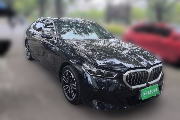 Used BMW 5 Series 2025 525Li M Sport Package Front Right 45 Deg