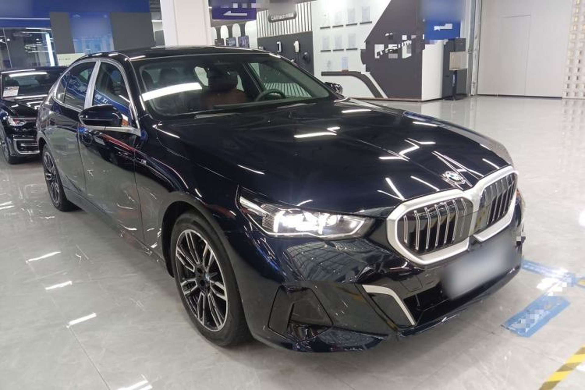 Used BMW 5 Series 2025 530Li Leading Model M Sport Package Front Right 45 Deg