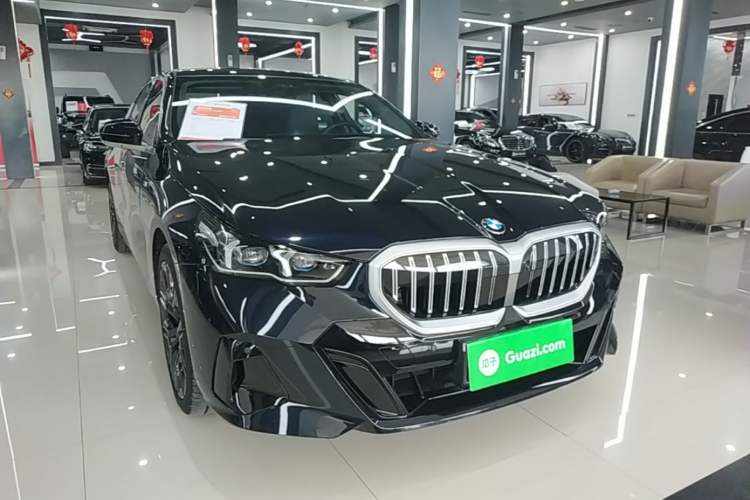 Used BMW 5 Series 2025 530Li Luxury Edition M Sport Package Front Right 45 Deg