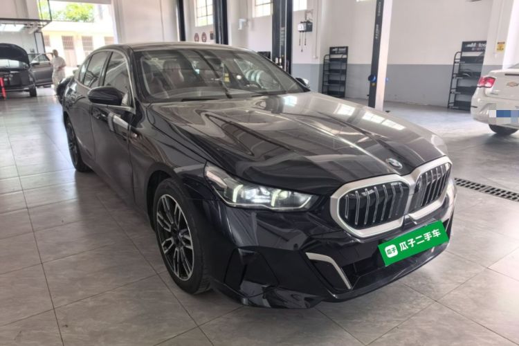 Used BMW 5 Series 2025 530Li Leading Model M Sport Package Front Right 45 Deg
