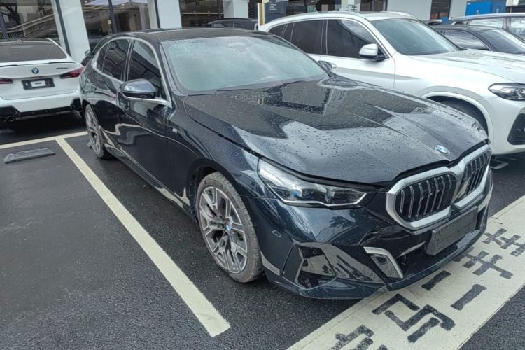 Used BMW 5 Series 2025 530Li Luxury Edition M Sport Package Front Right 45 Deg