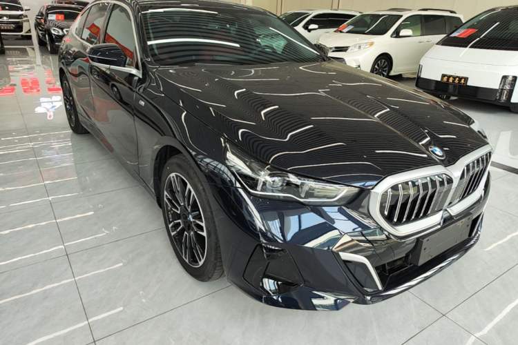 Used BMW 5 Series 2025 525Li M Sport Package Front Right 45 Deg