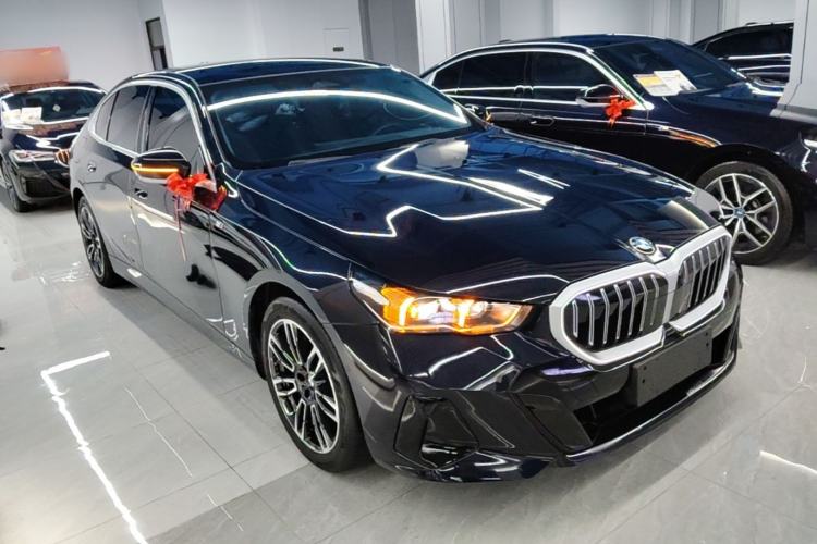 Used BMW 5 Series 2025 530Li Leading Model M Sport Package Front Right 45 Deg