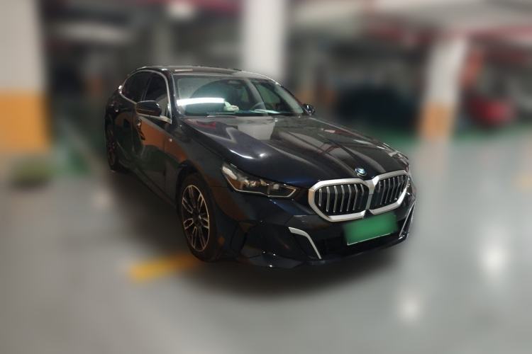 Used BMW 5 Series 2025 530Li Leading Model M Sport Package Front Right 45 Deg