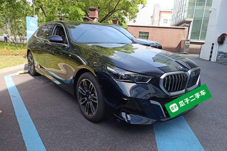 Used BMW 5 Series 2025 525Li M Sport Package Front Right 45 Deg