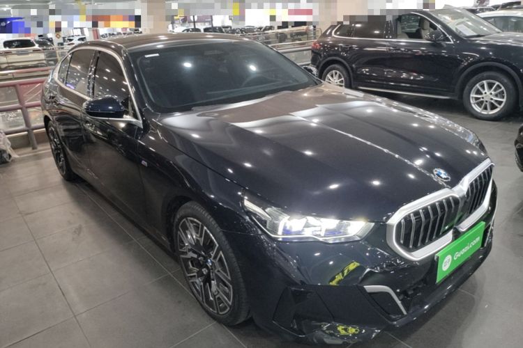 Used BMW 5 Series 2025 530Li Luxury Edition M Sport Package Front Right 45 Deg