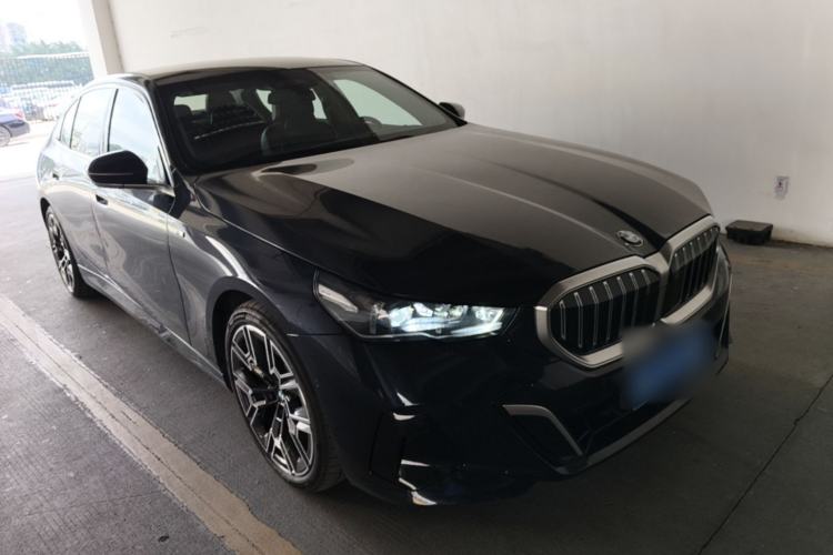 Used BMW 5 Series 2025 530Li Luxury Edition M Sport Package Front Right 45 Deg