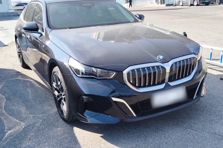 Used BMW 5 Series 2025 530Li Luxury Edition M Sport Package Front Right 45 Deg