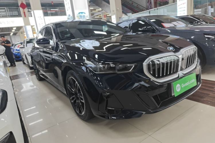 Used BMW 5 Series 2025 530Li Leading Model M Sport Package Front Right 45 Deg