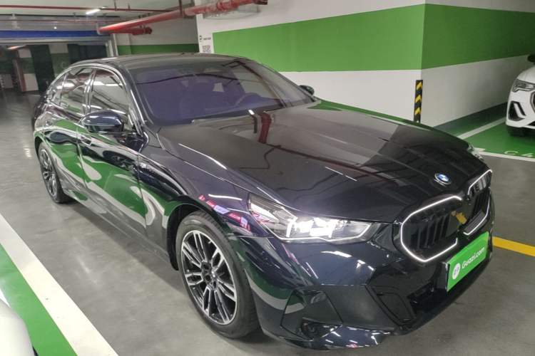 Used BMW 5 Series 2025 530Li Leading Model M Sport Package Front Right 45 Deg