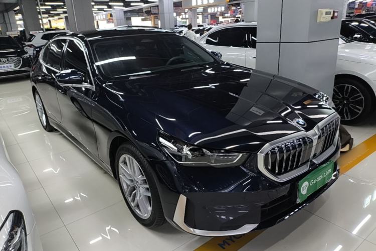Used BMW 5 Series 2025 525Li Luxury Package Front Right 45 Deg