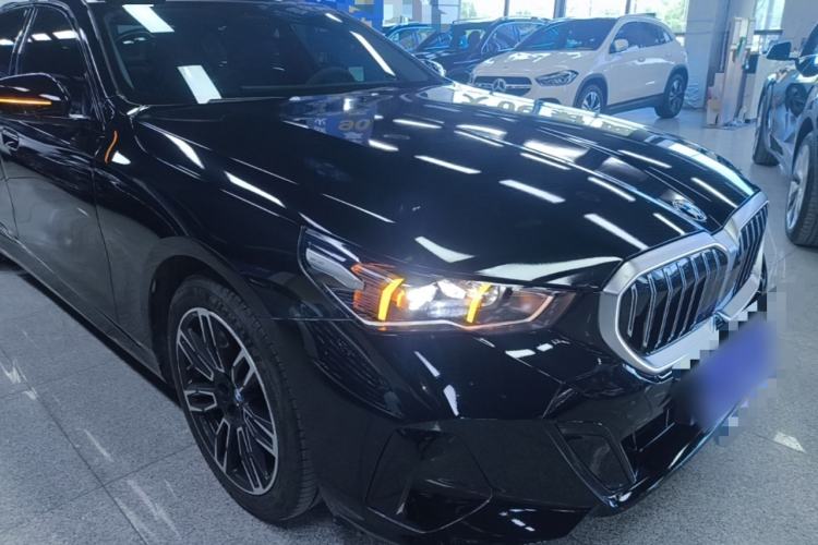 Used BMW 5 Series 2025 530Li Leading Model M Sport Package Front Right 45 Deg