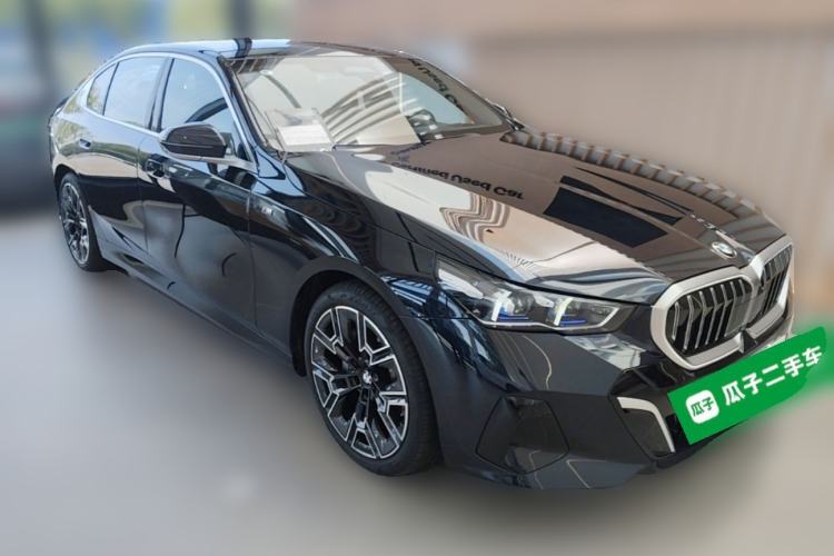 Used BMW 5 Series 2025 530Li Luxury Edition M Sport Package Front Right 45 Deg