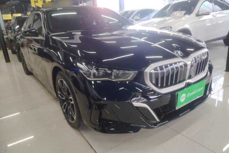 Used BMW 5 Series 2025 530Li Leading Model M Sport Package Front Right 45 Deg