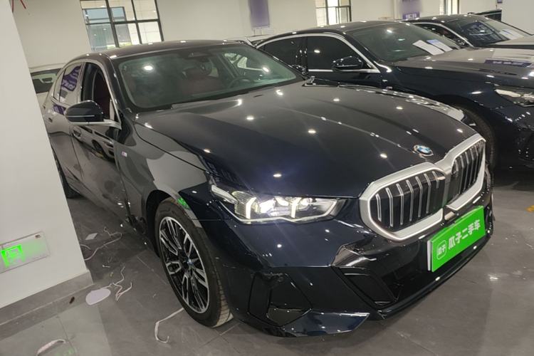 Used BMW 5 Series 2025 530Li Leading Model M Sport Package Front Right 45 Deg