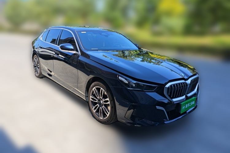 Used BMW 5 Series 2025 525Li M Sport Package Front Right 45 Deg