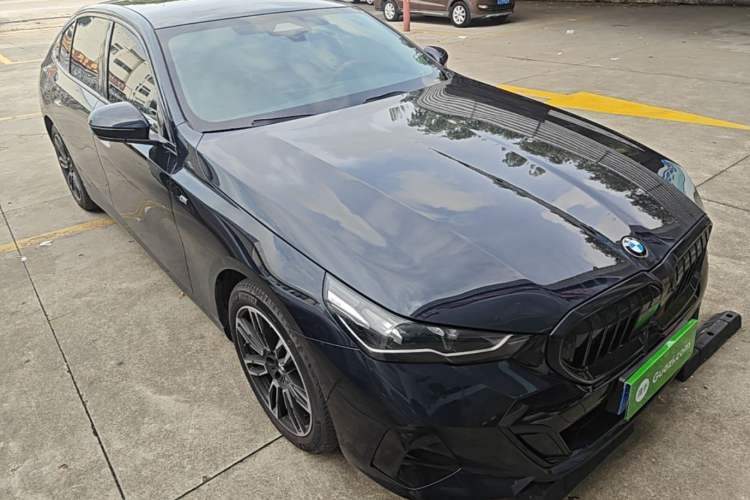 Used BMW 5 Series 2025 530Li Leading Model M Sport Package Front Right 45 Deg