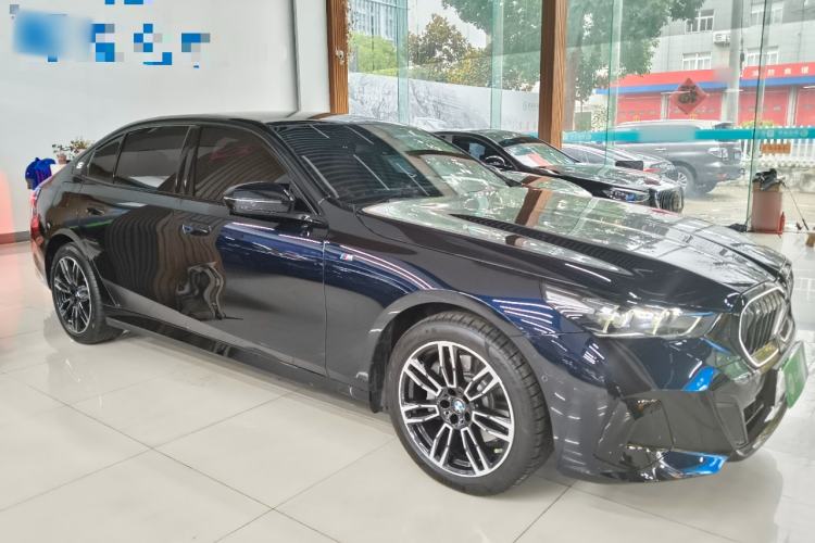 Used BMW 5 Series 2025 530Li Leading Model M Sport Package Front Right 45 Deg