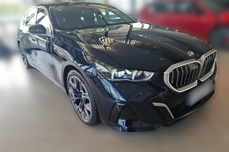 Used BMW 5 Series 2025 530Li Luxury Edition M Sport Package Front Right 45 Deg