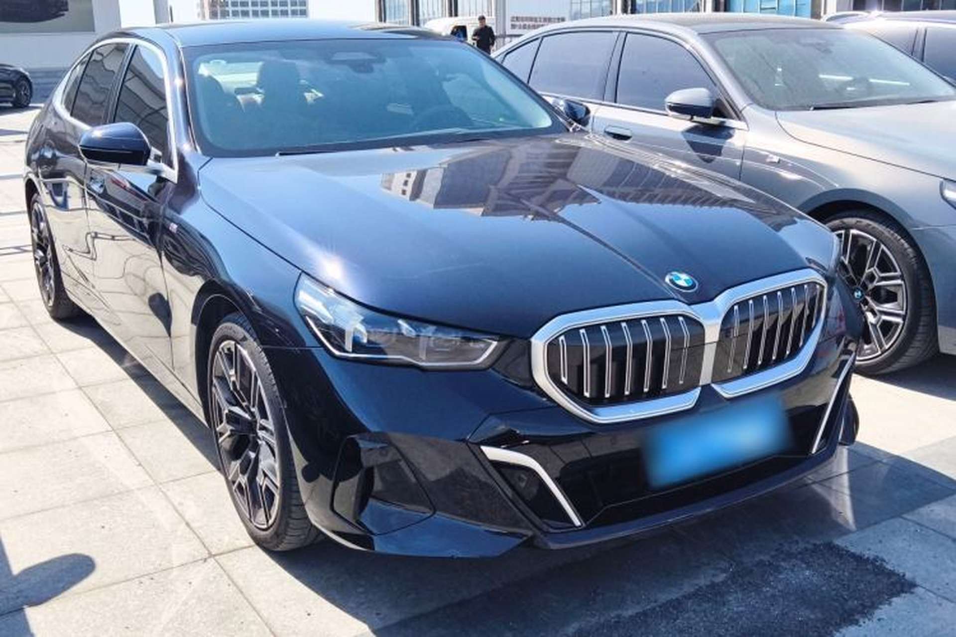 Used BMW 5 Series 2025 530Li Luxury Edition M Sport Package Front Right 45 Deg