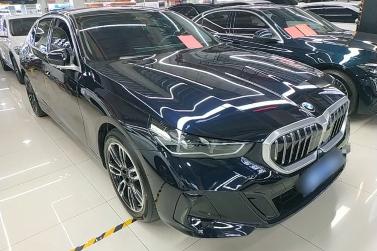 Used BMW 5 Series 2025 530Li Leading Model M Sport Package Front Right 45 Deg