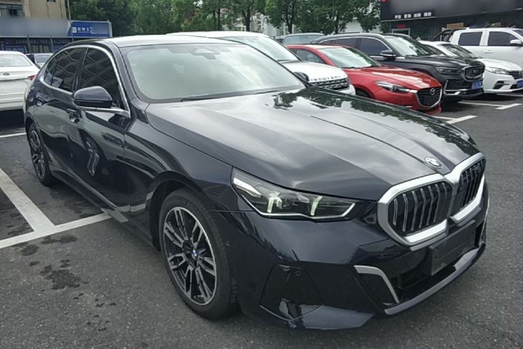 Used BMW 5 Series 2025 530Li Leading Model M Sport Package Front Right 45 Deg