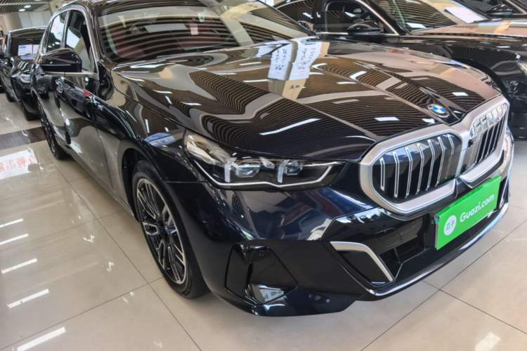 Used BMW 5 Series 2025 530Li Leading Model M Sport Package Front Right 45 Deg