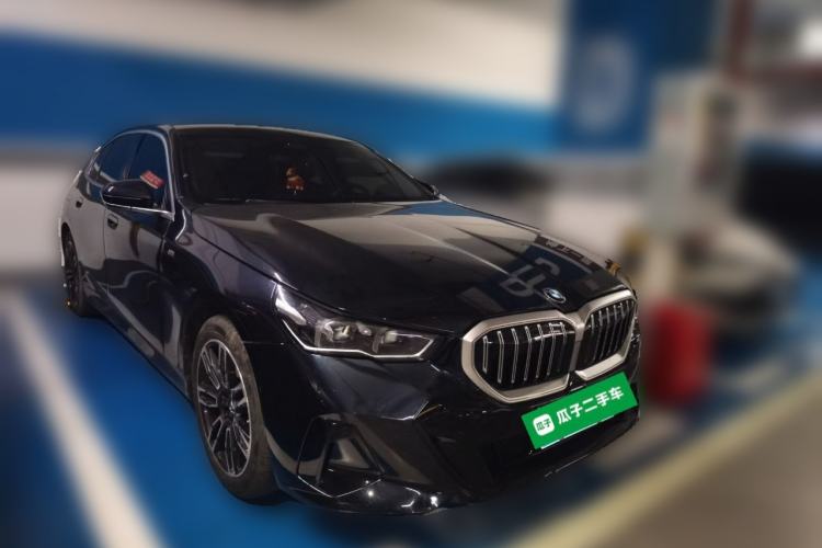 Used BMW 5 Series 2025 525Li M Sport Package Front Right 45 Deg