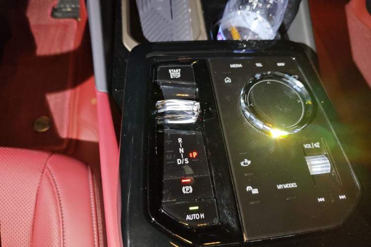 Used BMW 5 Series 2025 530Li Luxury Edition M Sport Package Gear Lever