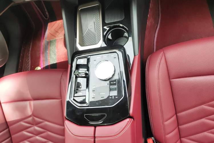 Used BMW 5 Series 2025 530Li Luxury Edition M Sport Package Gear Lever