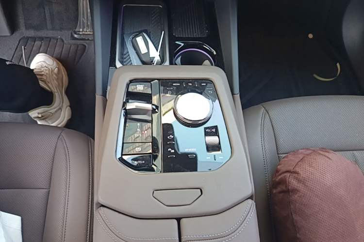 Used BMW 5 Series 2025 525Li M Sport Package Gear Lever
