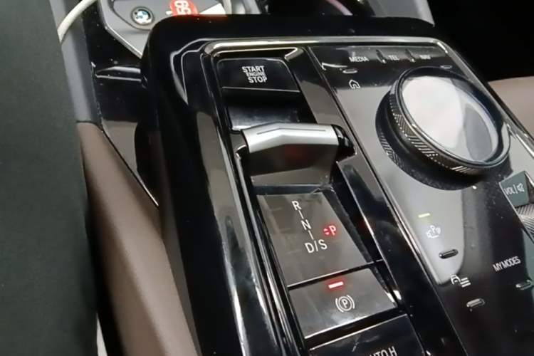 Used BMW 5 Series 2025 525Li M Sport Package Gear Lever