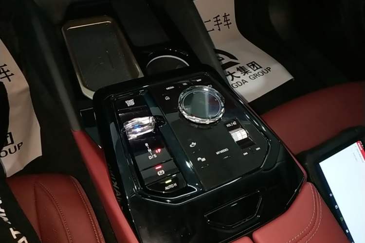 Used BMW 5 Series 2025 530Li Luxury Edition M Sport Package Gear Lever
