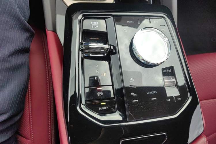 Used BMW 5 Series 2025 530Li Luxury Edition M Sport Package Gear Lever