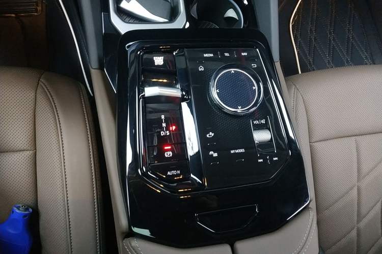 Used BMW 5 Series 2025 530Li Leading Model M Sport Package Gear Lever