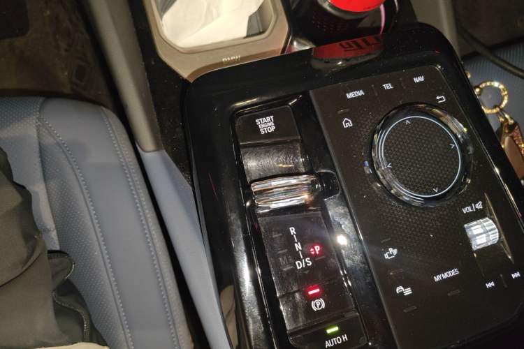 Used BMW 5 Series 2025 530Li Luxury Edition M Sport Package Gear Lever