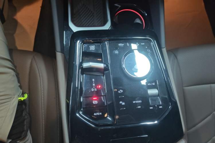 Used BMW 5 Series 2025 525Li M Sport Package Gear Lever