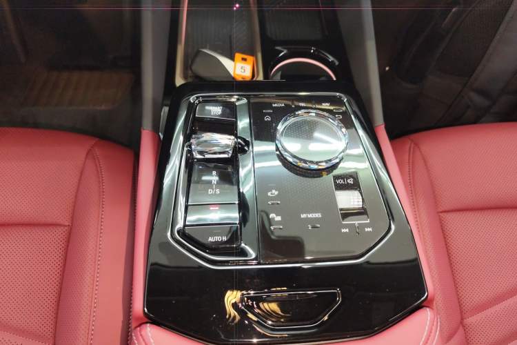 Used BMW 5 Series 2025 530Li Luxury Edition M Sport Package Gear Lever
